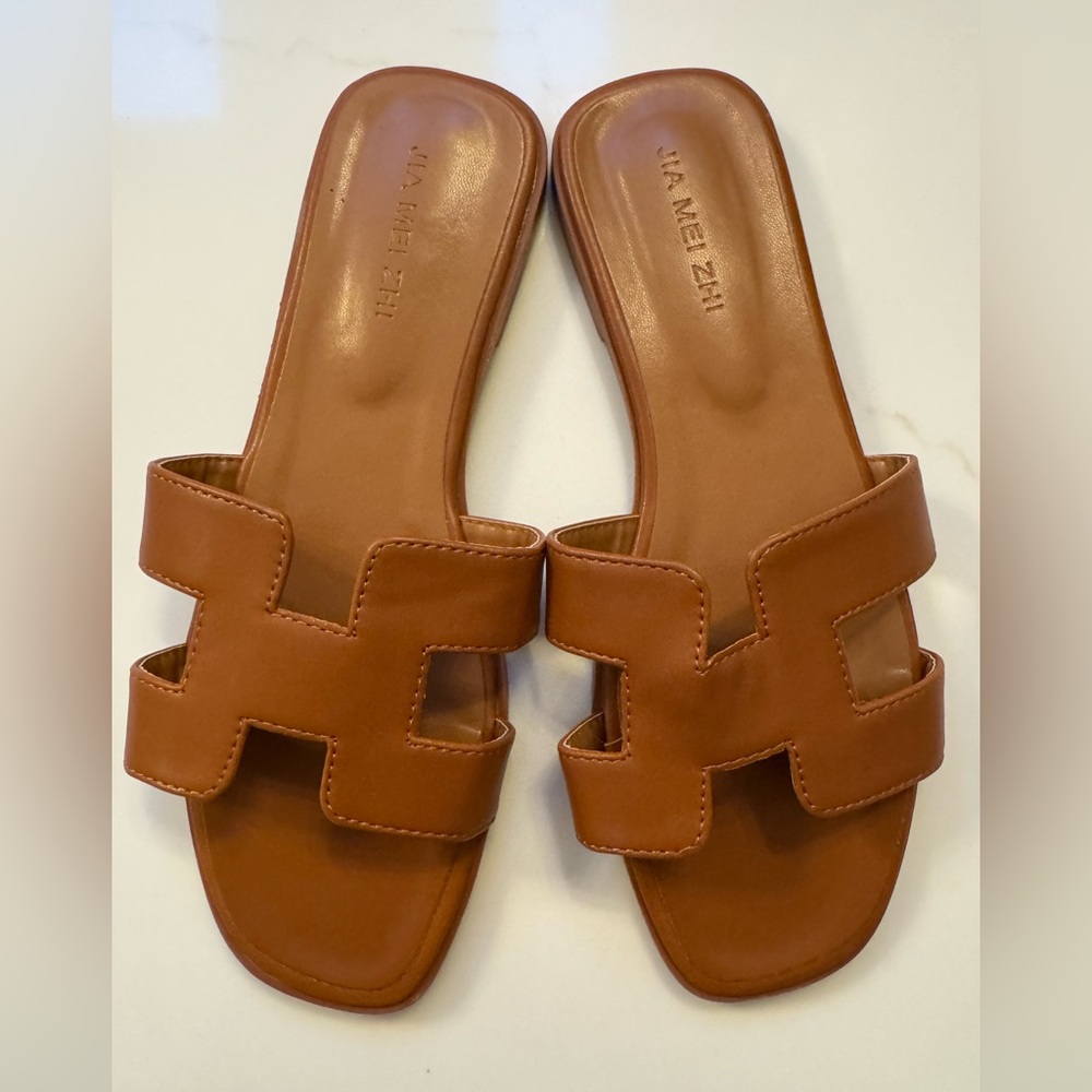 Designer inspired Oran slides European sizing in size 40 in versatile tan shade